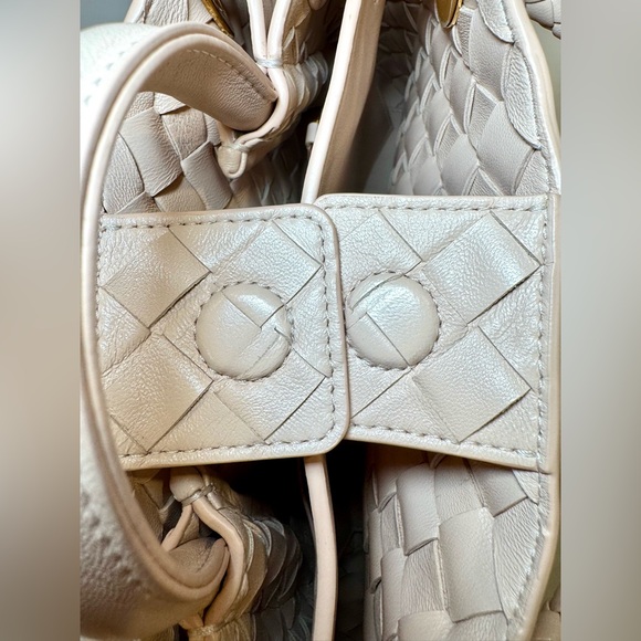 Bottega Veneta Small Andiamo Shoulder Bag In Pink Nude Nappa Intrecciato Leather - Picture 15 of 15